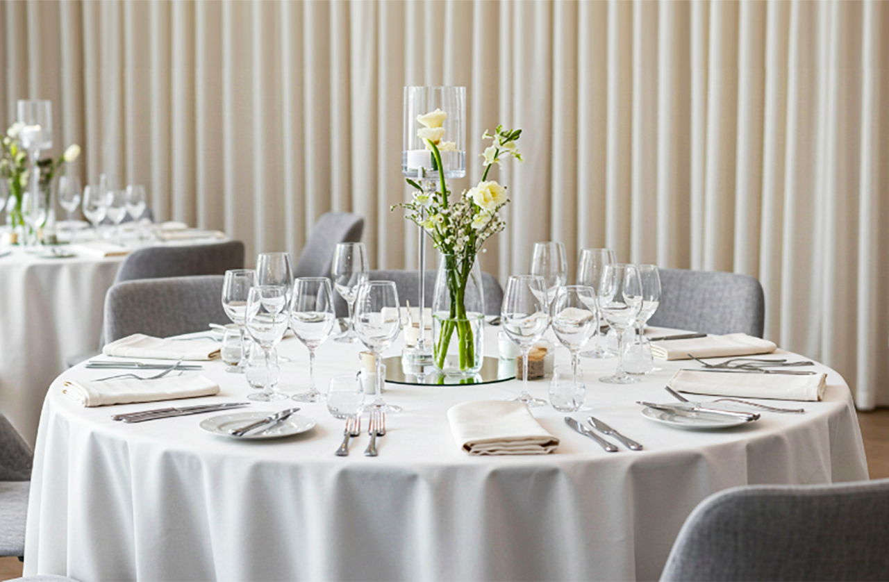 runde Tischdecke Klara in weiß