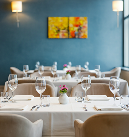 Weiße Tischdecken ohne Muster