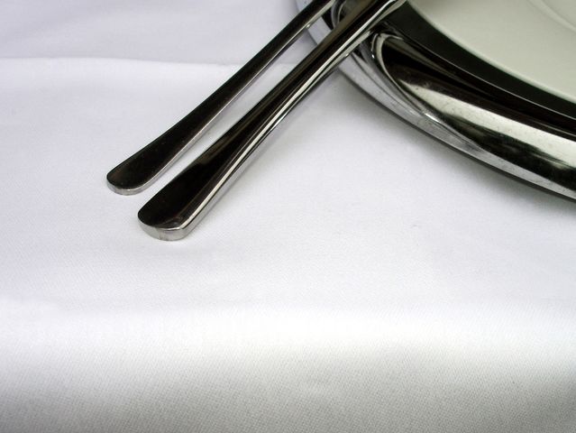 Weiße Tischdecken ohne Muster